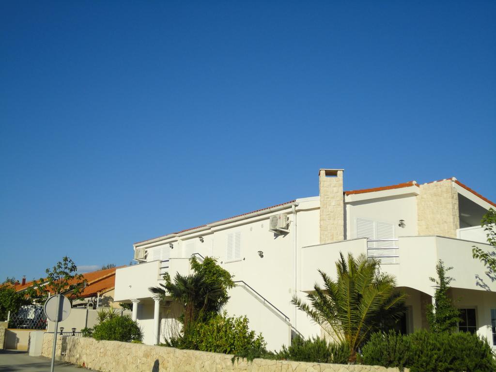 Mirakul Apartments Vir Εξωτερικό φωτογραφία